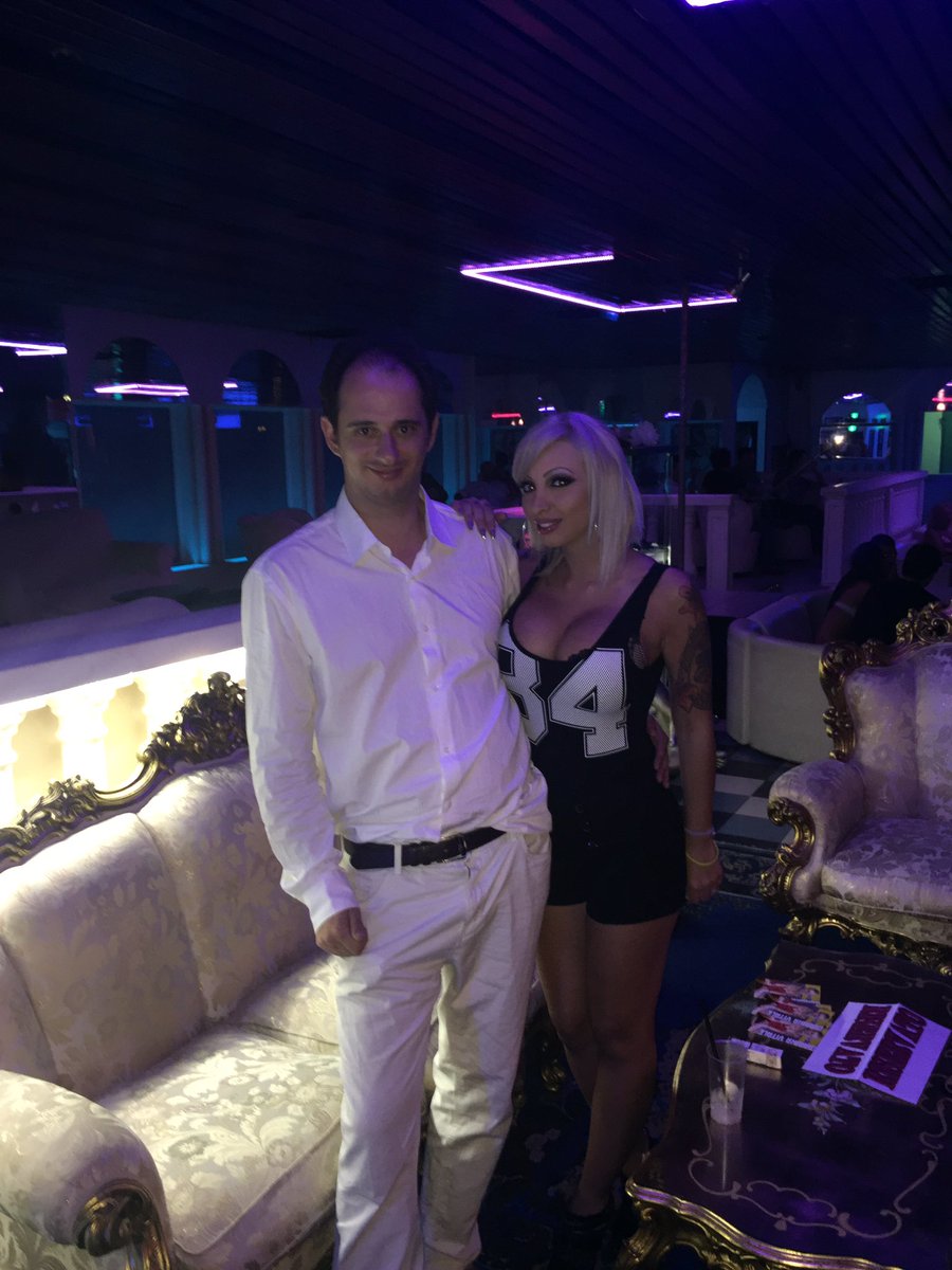 SBazzoffia's tweet photo. Io e Marika Vitale #marikavitale #pornostar #albadriatica https://t.co/iU365esusd