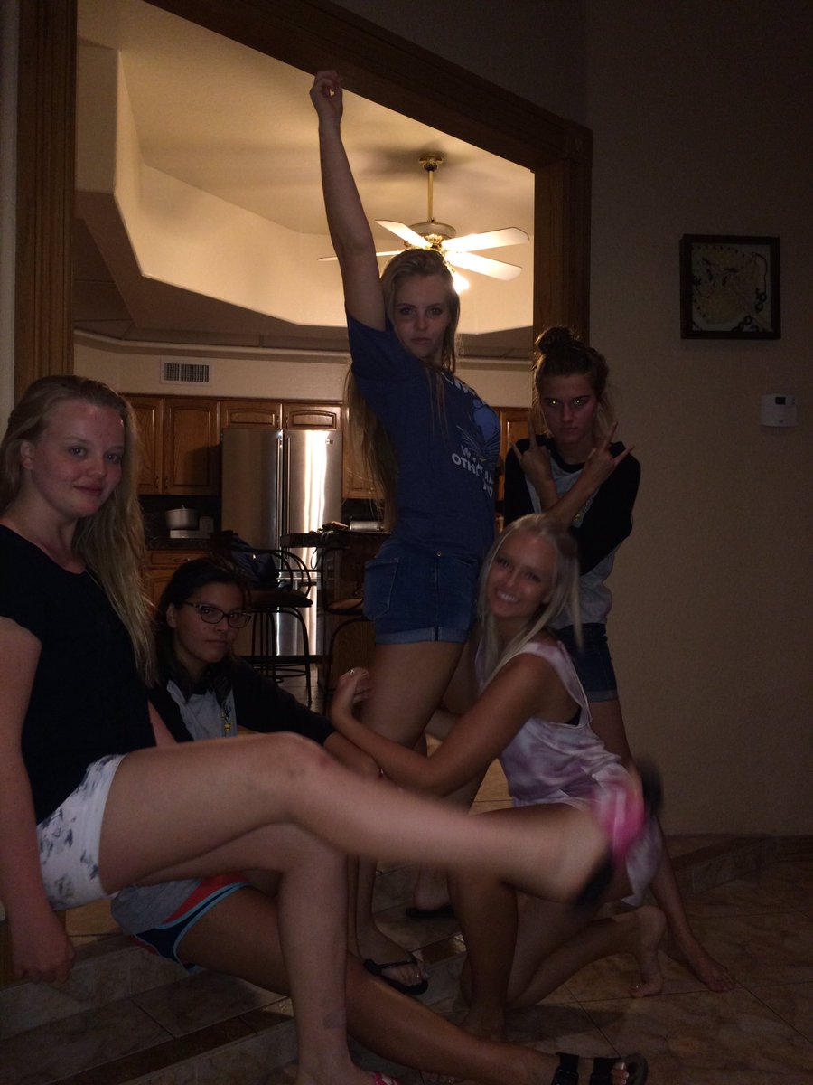 cstouters's tweet photo. @bm_ochoa @where_charly @sumsstout @_kaitlynstout nothing has changed at all 🤓 https://t.co/FNqq6SPrDJ