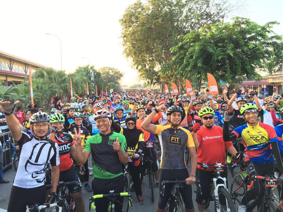 FitMalaysians's tweet photo. YB @Khairykj at the #FitN9 30km ride here in Dataran Rembau! Join us for the launch at 9am!
#FitMalaysia https://t.co/1MeMLX0kAW
