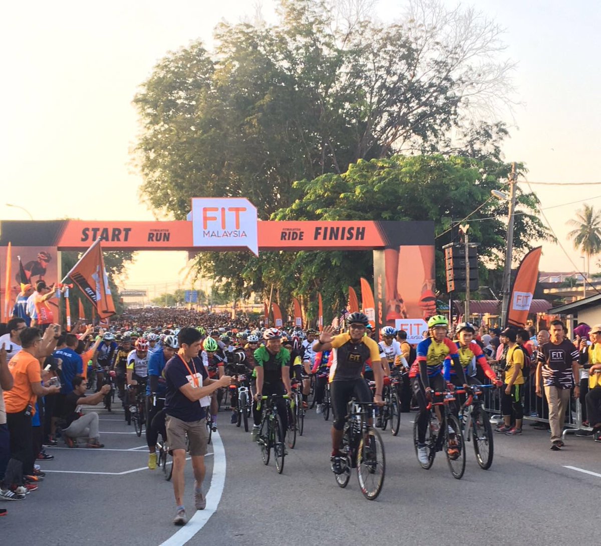 FitMalaysians's tweet photo. YB @Khairykj at the #FitN9 30km ride here in Dataran Rembau! Join us for the launch at 9am!
#FitMalaysia https://t.co/1MeMLX0kAW