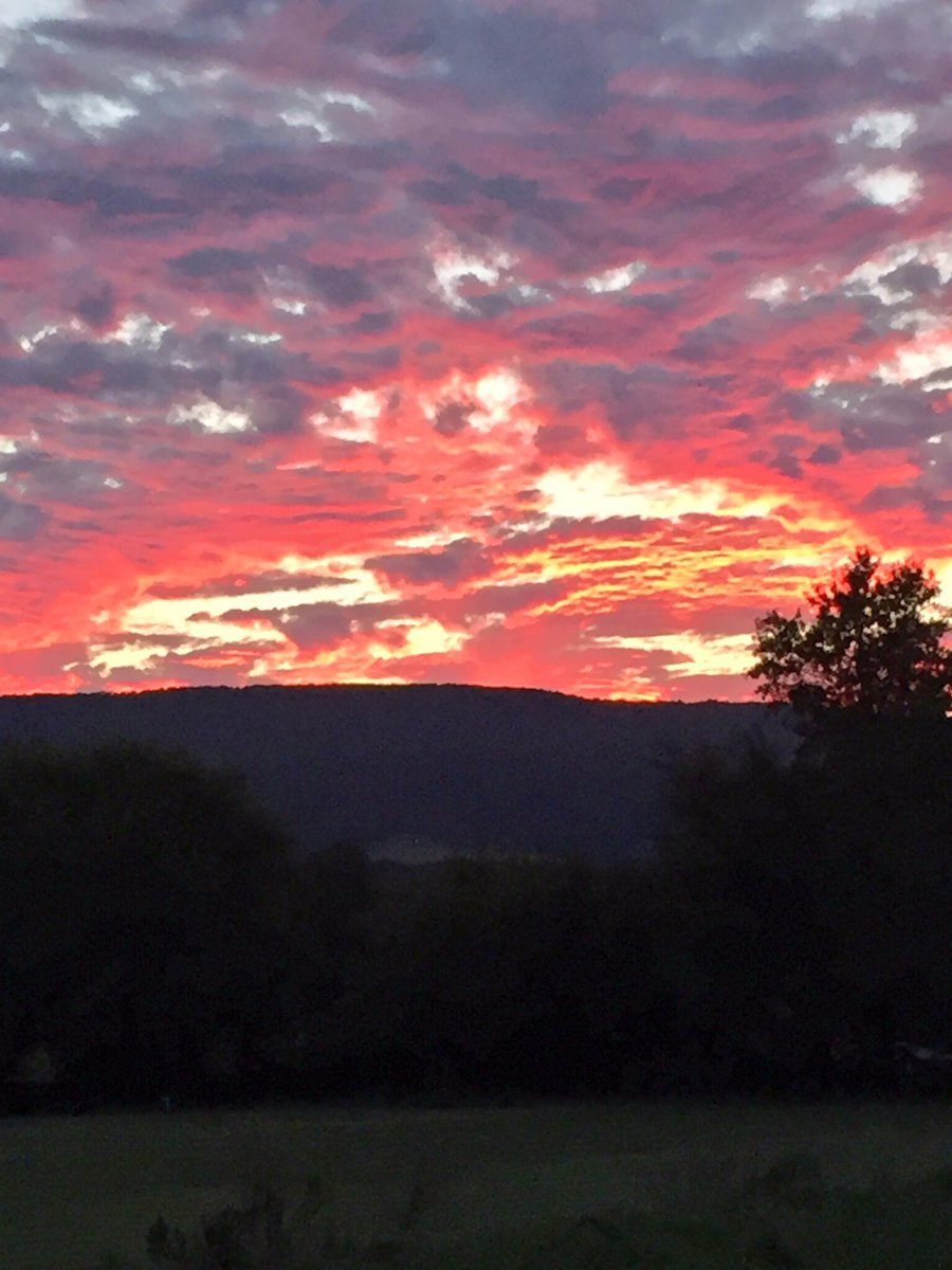 MaryMastapeter's tweet photo. Thanks for the spectacular sunset Hermaine!!! https://t.co/vVgLEJBdvj