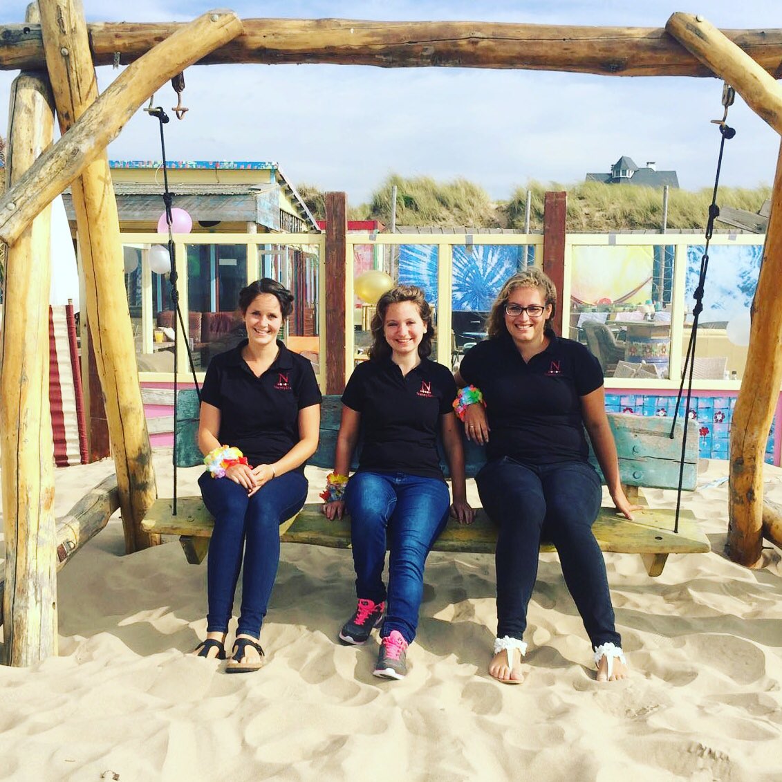 NannyInc's tweet photo. Mooi feestje verzorgd @Buitengewoon21 met deze dames. Meer dan 30 kids gechipt en gelabeld 😉 #NannyInc #nannyservice https://t.co/0n4mfpqLy3