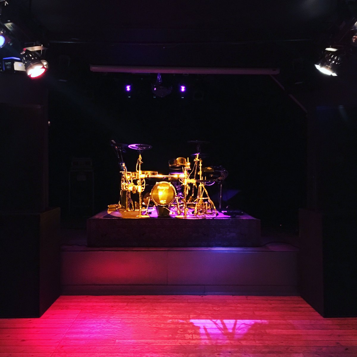 michaelschack's tweet image. Ready for show! #fatsound #smashup #drumsndj #cahierdebrouillon #hoogstraten #belgium #11pm
