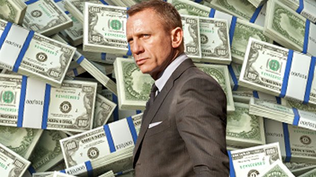 radar_online's tweet photo. That’s Rich! Daniel Craig Set To Score Whopping $150 Million As James Bond https://t.co/IoQ4WlltO5 #DanielCraig https://t.co/z7JWbtjBi2