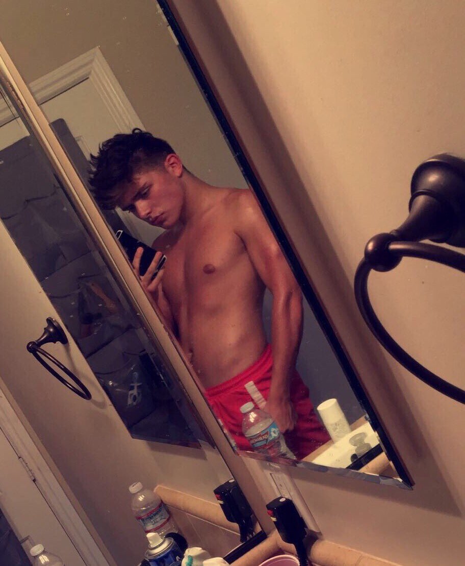 CharlieJones's tweet photo. #FreeTheNipple https://t.co/gFx41F45D5