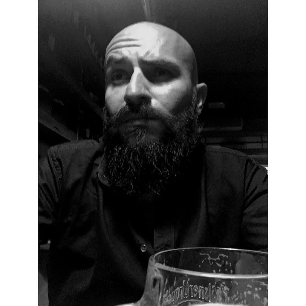 tassellate's tweet photo. Self blurry portrait
.
.
.
.

#streetphoto #streetphotography #streetphoto_bw #streetphoto… https://t.co/KTSo9YeBHI https://t.co/rGx51IW9Aj