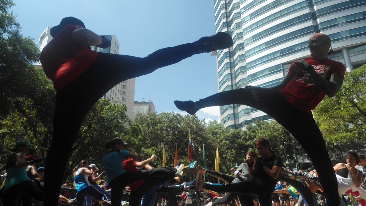 DeporteChacao's tweet photo. Prepárate para entrenar mañana con el team @fitcombat desde las 9:00am en #MoviendoLaCalle #LaCastellana https://t.co/IDYrliMcSH