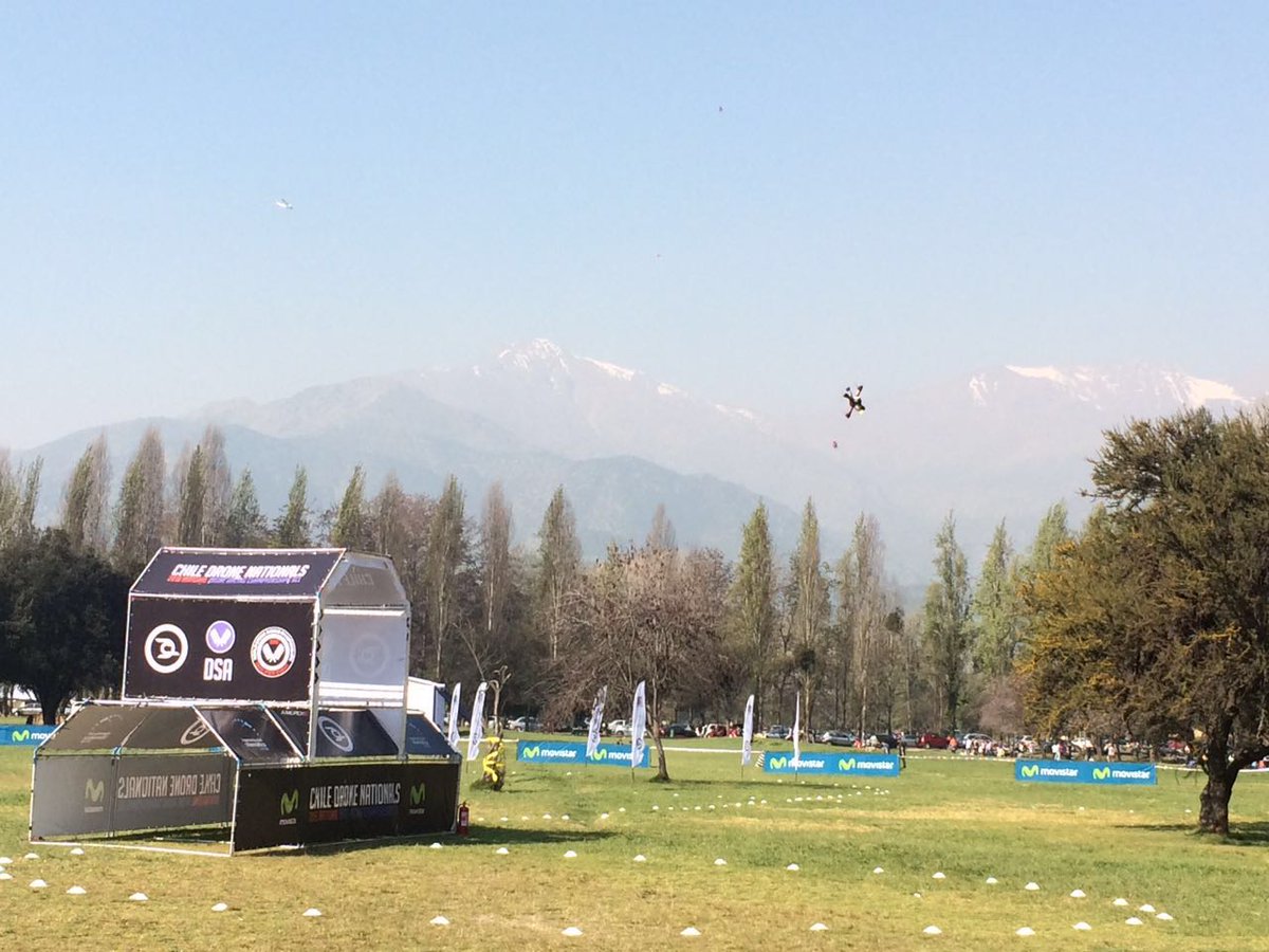 DronesdeCarrera's tweet photo. Estamos con todo en la Clasificatoria sudamericana al mundial de drones en el Parque San Alberto Hurtado. https://t.co/SYOdc8J4Js