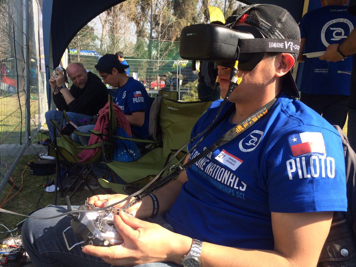 DronesdeCarrera's tweet photo. Estamos con todo en la Clasificatoria sudamericana al mundial de drones en el Parque San Alberto Hurtado. https://t.co/SYOdc8J4Js