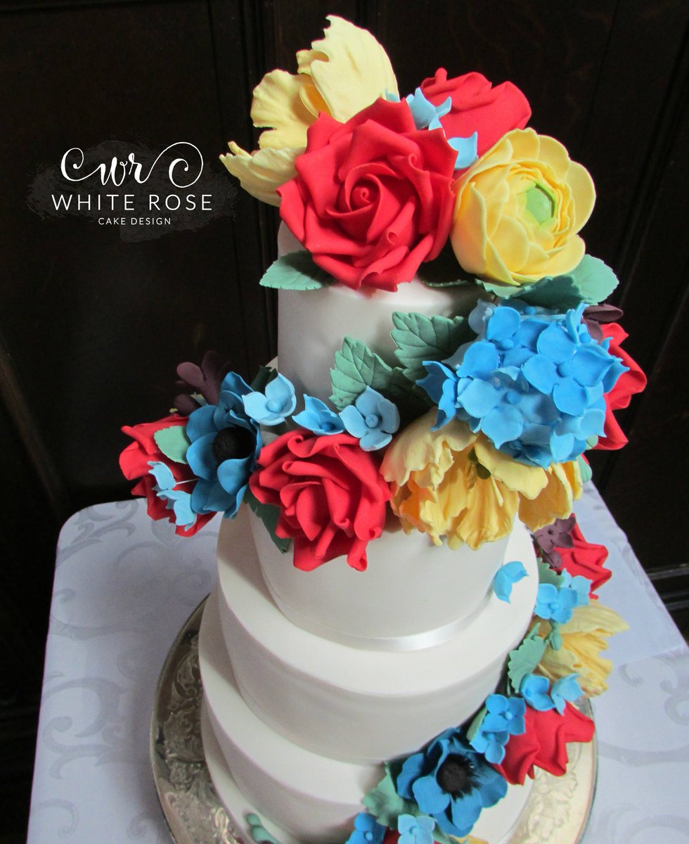 whiterosecake_'s tweet photo. #brights #floralcascade #weddingcake #Sheffieldcakes #yorkshirebride #bridetobe #superherowedding #bridehour https://t.co/DIJZoNt2by