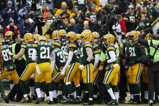 Lil_Eazy_Ana_42's tweet photo. The #Fam is back together and ready to go to work! #Packernation https://t.co/MZcH1pFGuw
