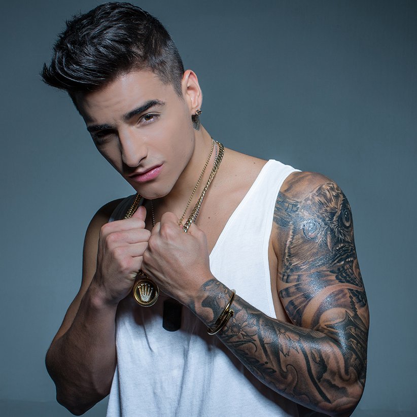 los40tv's tweet photo. Arranca @maluma con el estreno  #sincontrato Prendete a @rpcpy que @gisecassettai te presenta los mejores vídeos! https://t.co/rajlzZrmz5