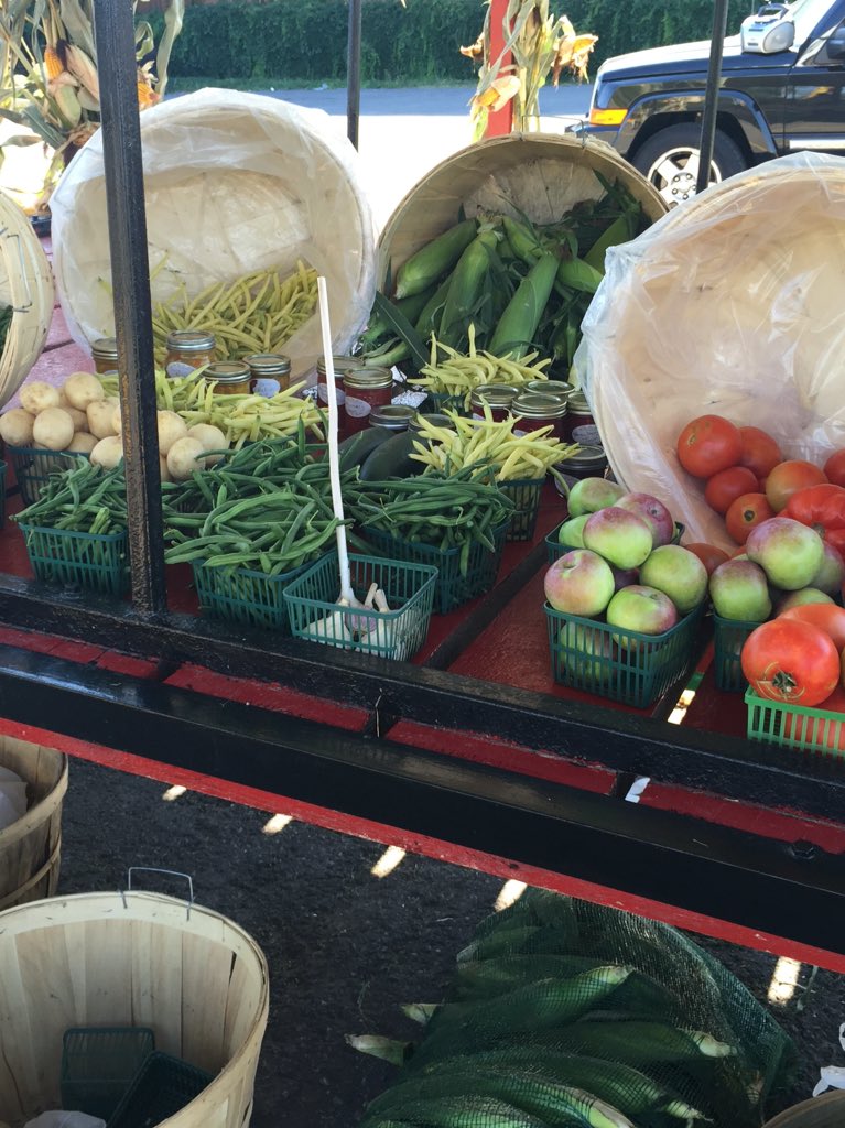 mommaofthree67's tweet photo. @THEJeepMafia nope... Ottawa, Canada! And the corn is fresh picked from this morning! Lots of fresh! #613Local https://t.co/uMcRrKuToP