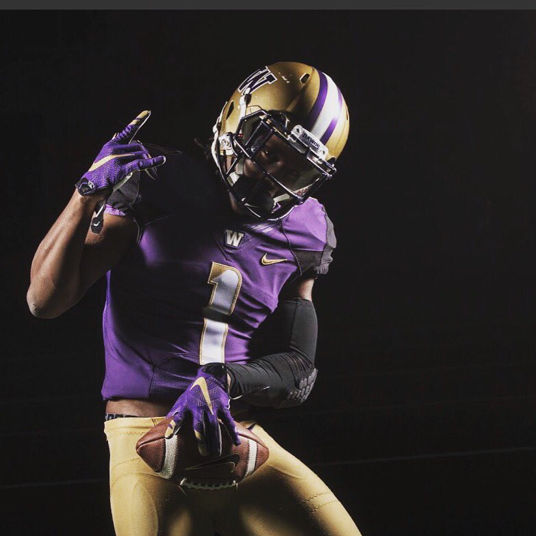 SportsRecruits's tweet photo. Former Long Beach Jordan WR John Ross hasn't skipped a beat. 5 rec 90 yard and 2 TD. #Washington up 34-3 vs Rutgers. https://t.co/waq0MktabC