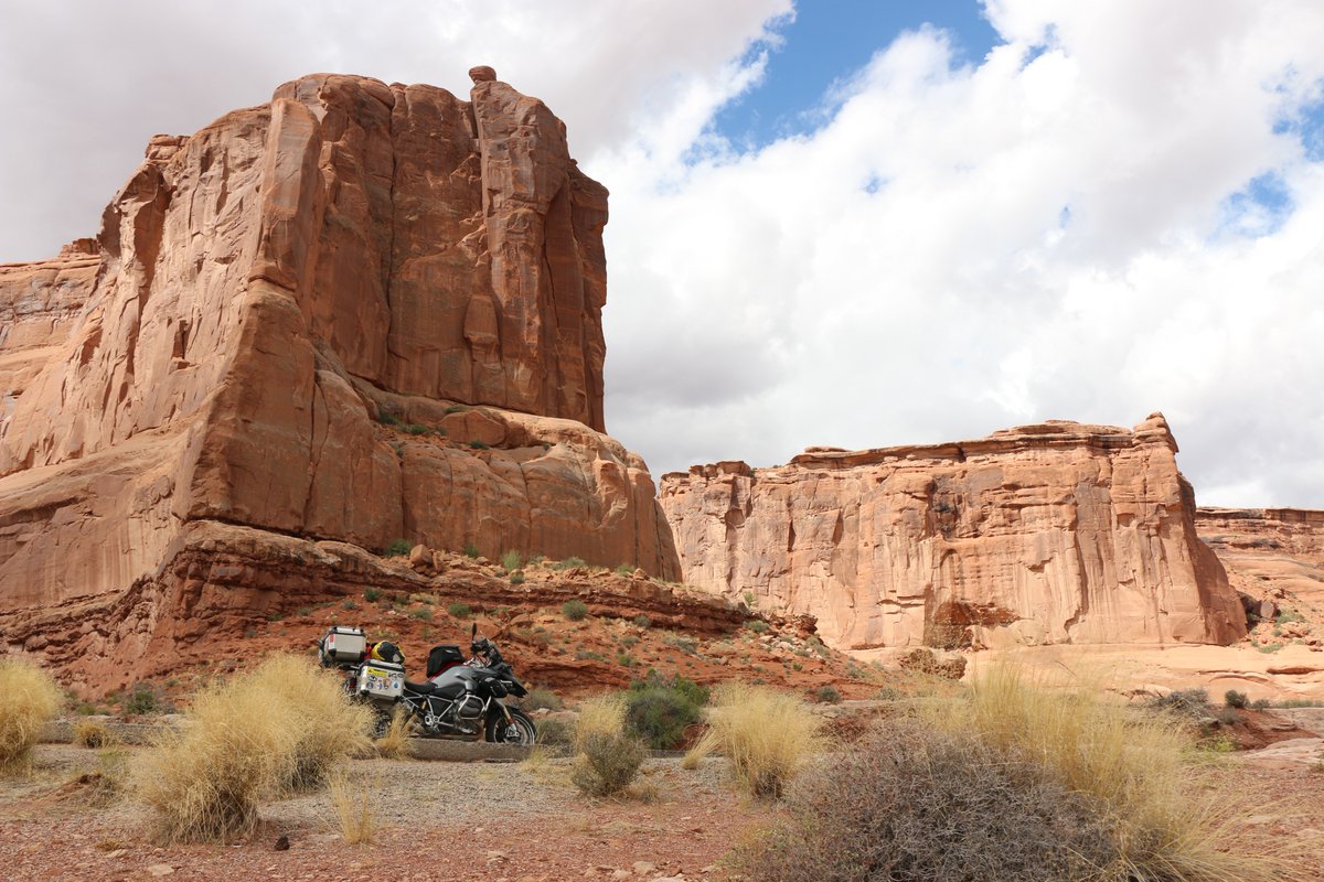LovingLivingADV's tweet photo. Arches National Park, near #Moab, is spectacular! #MakeLifeaRide https://t.co/tDT43JGgVR