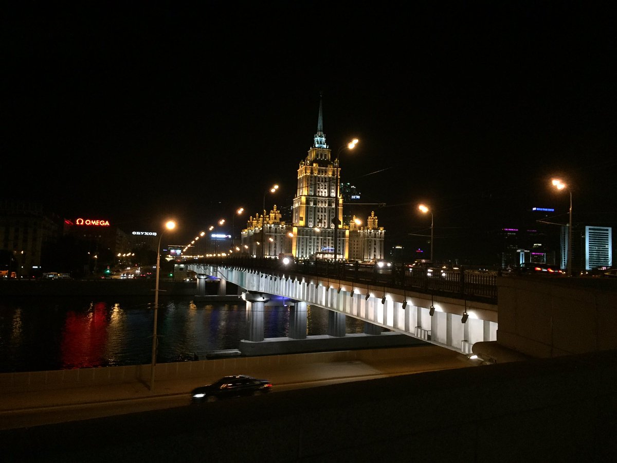 Гулял сегдня пешочком ввечеру. Москва прекрасна.