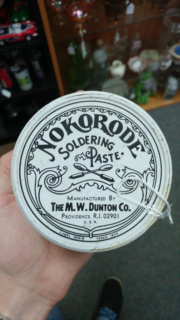 Zach_214's tweet photo. I think I designed this in a past life. #oldpackaging #mystyle https://t.co/PcnmFl30UW