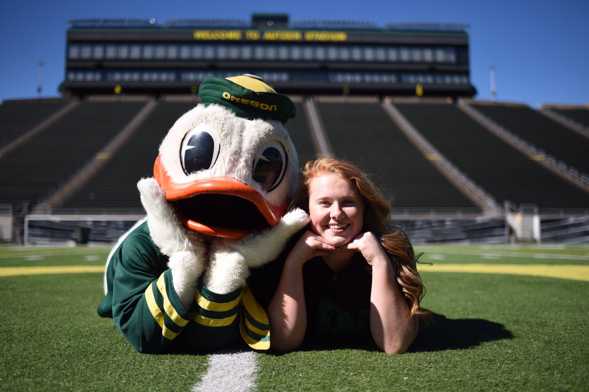 KaityPratt's tweet photo. Nothing makes me happier than Oregon Duck football! 🐥💚💛 https://t.co/r1UrYGSrDh