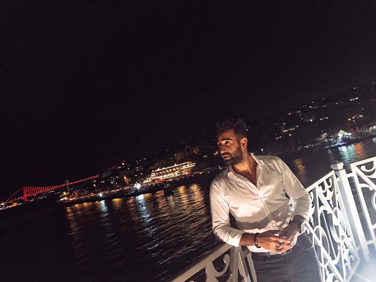 bahadirderici's tweet photo. Sorgulayarak geçireceğimiz nice günler diliyorum. Dostlar, Hayırlı geceler #bahadırderici #15temmuzşehitlerköprüsi https://t.co/qhAM4Fec4N