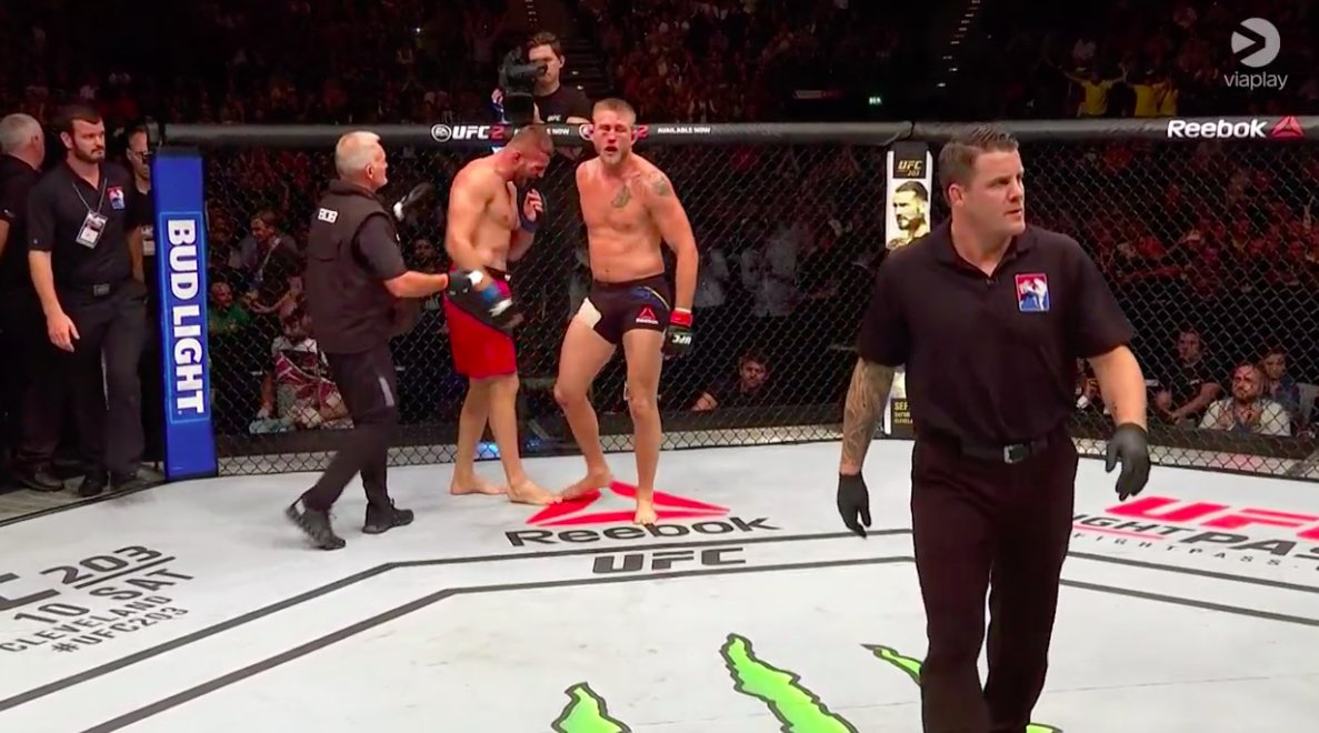 SportExpressen's tweet photo. JUST NU: THE MAULER ÄR TILLBAKA!!! Överlägsen i blodiga fighten #ufc #mma #mauler https://t.co/pgpHQ75DtD https://t.co/Tb1C5UDVpe