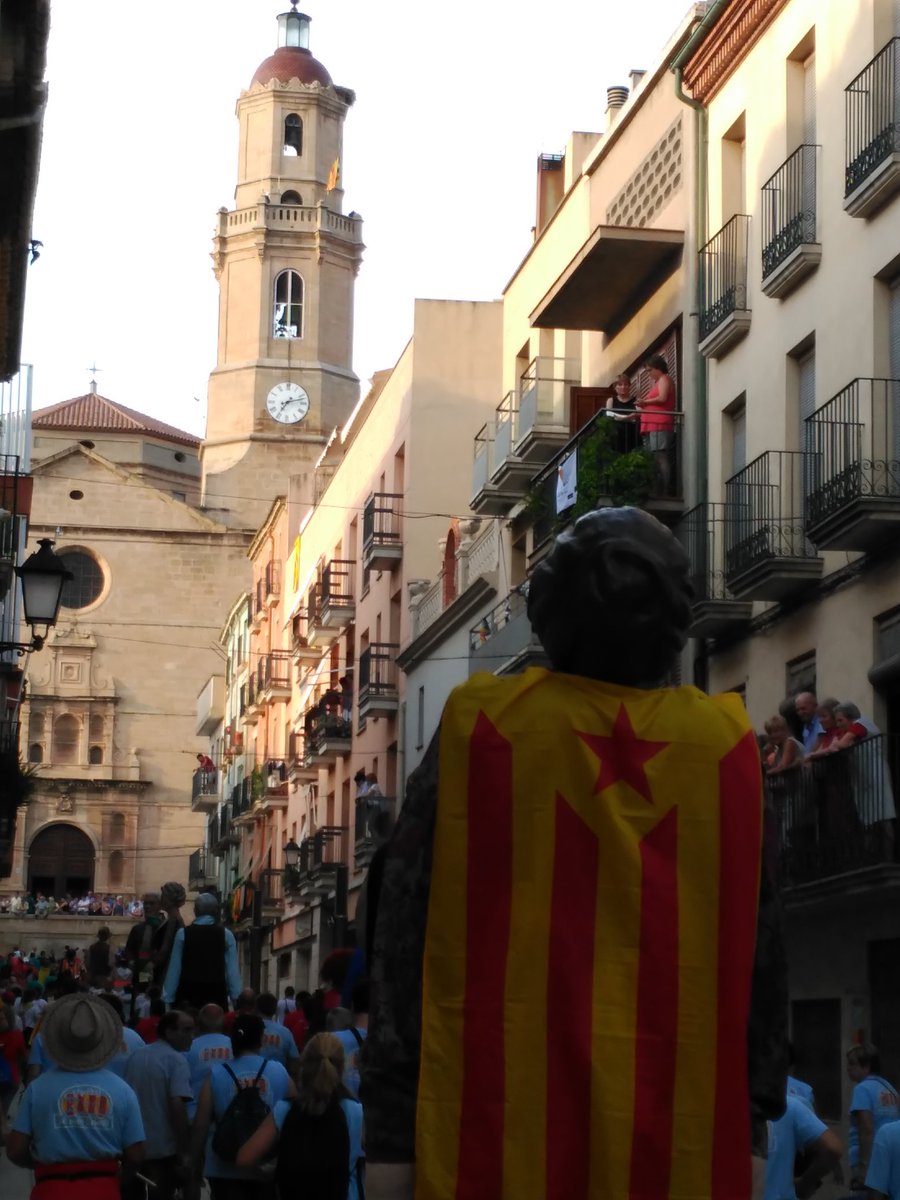 jbonjorn's tweet photo. Avui #fmBorges2016. Gran trobada gegantera i amb ganes de participar-hi l'any vinent. https://t.co/wtezloHl1a