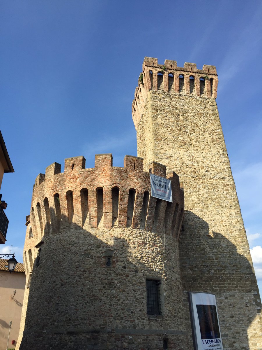 makeartsmart's tweet photo. Fino al 2 Ottobre ci trovate presso la Rocca di Umbertide.  "Lacer-Azioni" - Leonardo Nobili! #makeartsmart https://t.co/sVvQKA8ju6