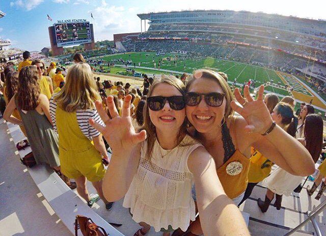 BaylorThetas's tweet photo. We love our Bears! Can't wait to cheer them on again next weekend!🐻 #baylortheta https://t.co/IGLTVjtlrO https://t.co/ES2bWWOPyC