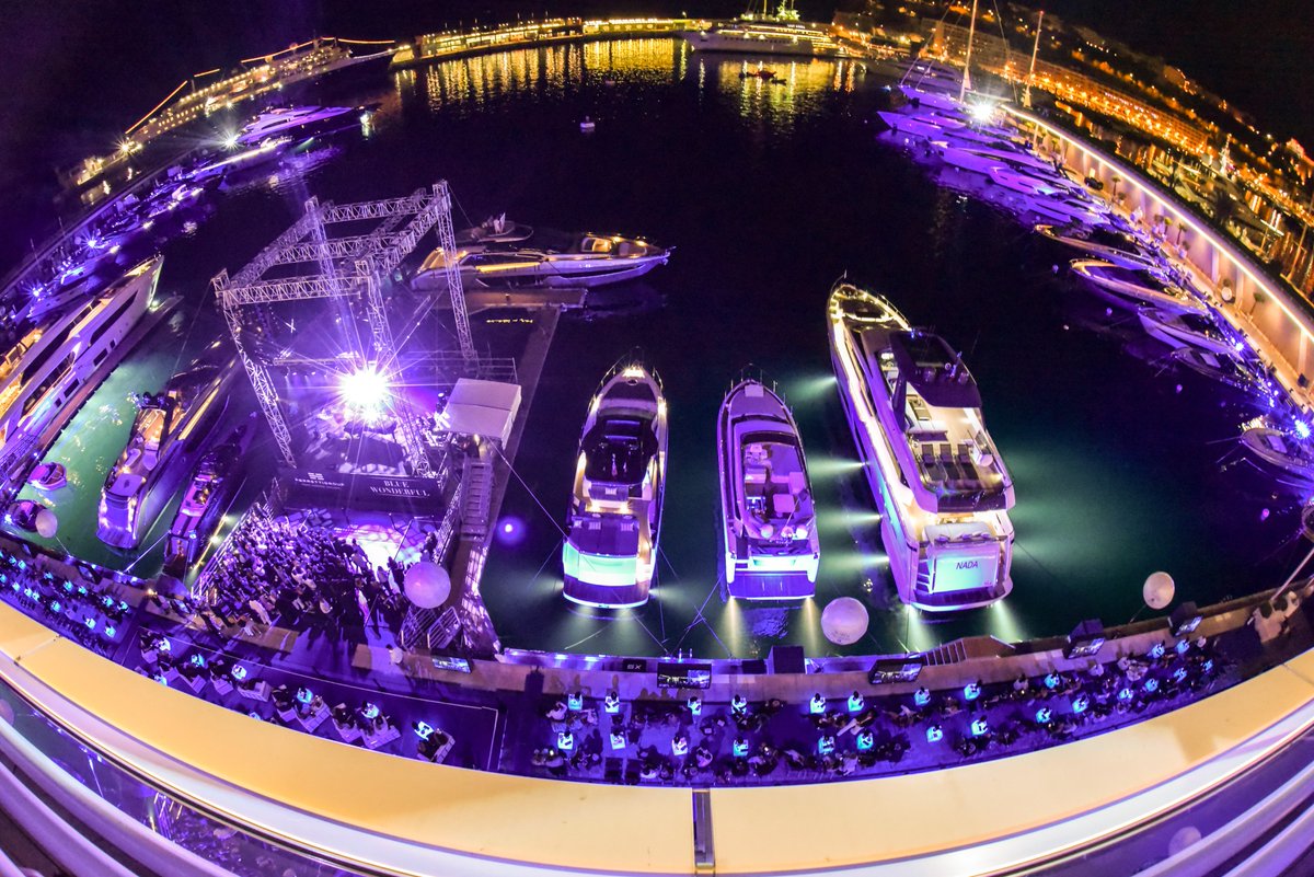 FerrettiGroup's tweet photo. #BlueWonderful concert by Sir Elton John in the YCM surrounded by 30 #FerrettiGroup yachts 
https://t.co/l3TZWERmkJ https://t.co/BI0dRtA3Ec