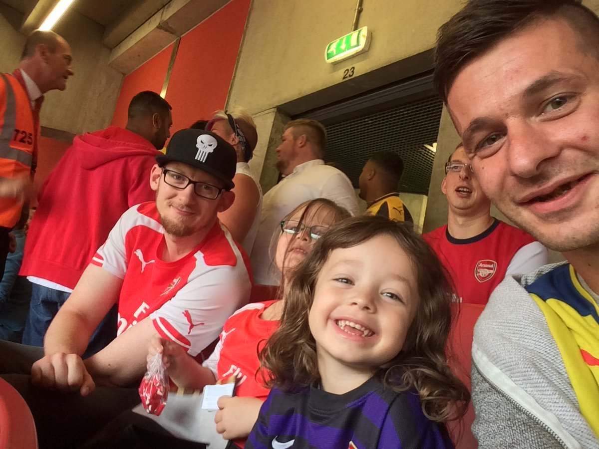 Kizla_88's tweet photo. #ArsenalLegends #daddydaughter https://t.co/cD61XzjdVs