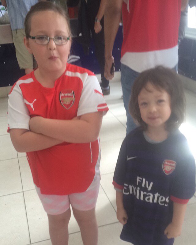 Kizla_88's tweet photo. #ArsenalLegends #daddydaughter https://t.co/cD61XzjdVs