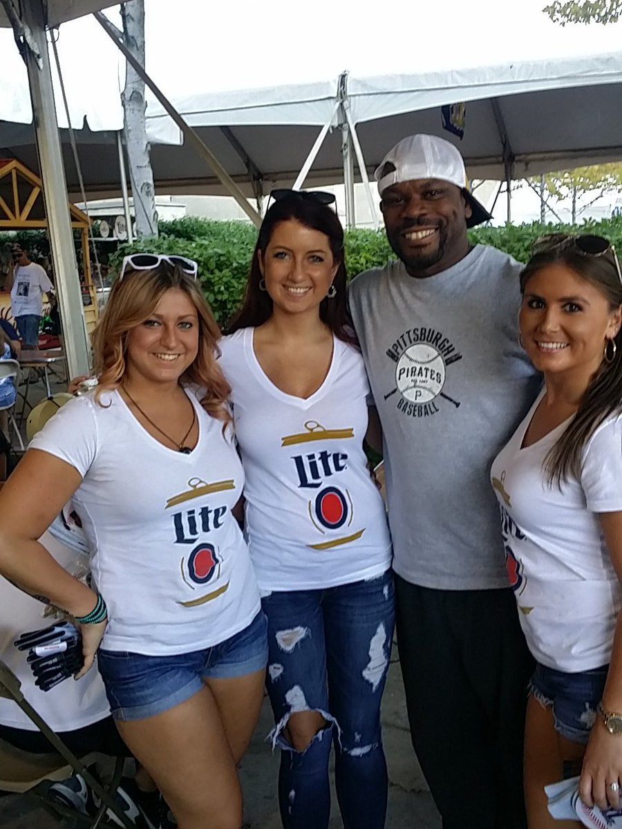 barrygpayne's tweet photo. With the @M2Third team at @heinzfield #LaborDayWeekend #kickoffribfest https://t.co/hzSxzwxt4E