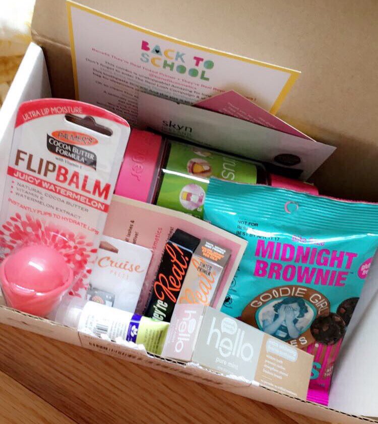 _AValentena_'s tweet photo. This box has definitely beaten the other 2 boxes I've received. Love this box. Thanks Aspyn😘  #SubscribeAspyn https://t.co/WXNE8AEAqn