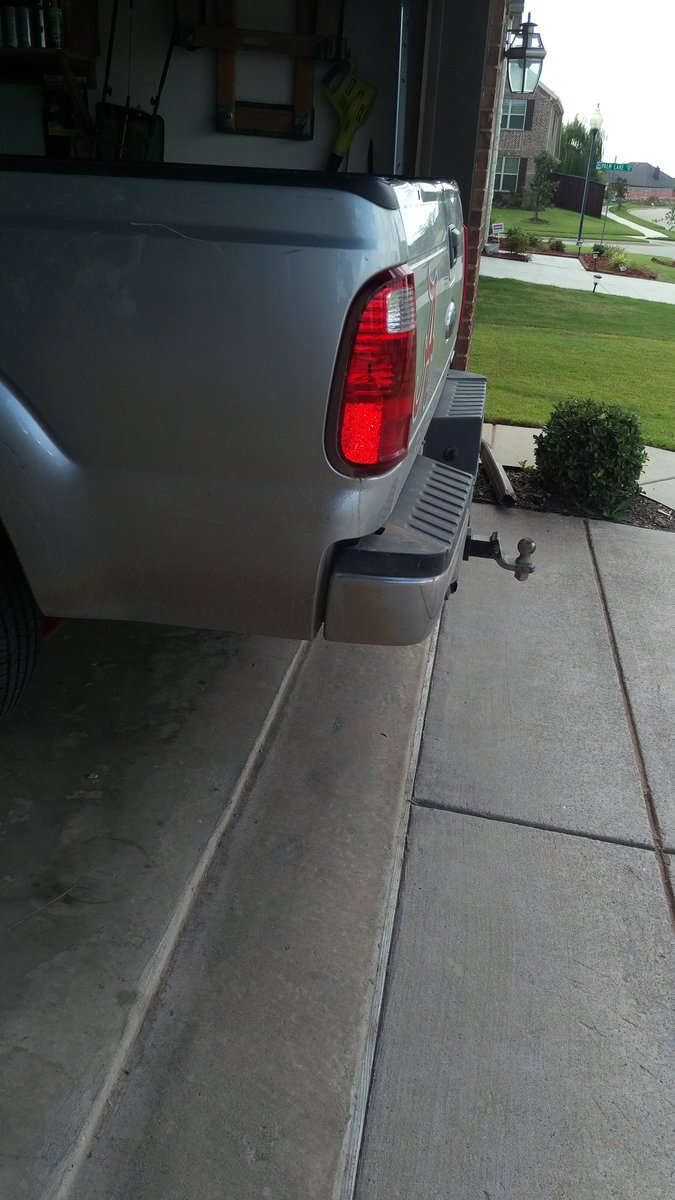 txbuilderguy's tweet photo. And to think my last truck was bigger #smallgarage #truckprobs https://t.co/GQIfpBF5QP