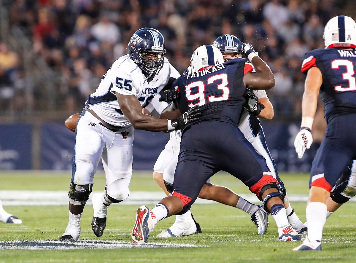 BlackBearsFB's tweet photo. Let's hear it for the big fellas up front - no sacks allowed by the Black Bear O-Line! #Hunters #CAAFB https://t.co/BGl8IVRzWY