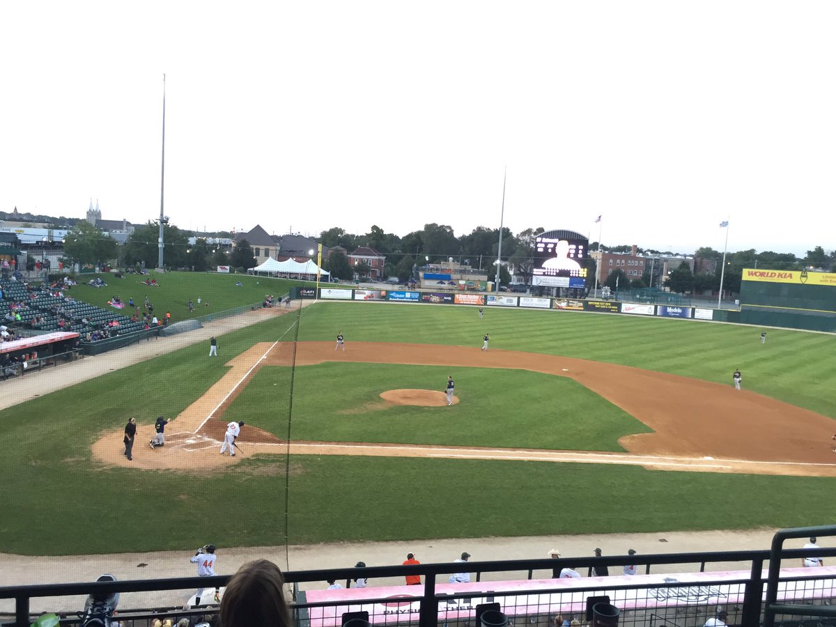 CandyCrone1's tweet photo. Enjoying the Joliet Slammers! @3crone https://t.co/2FliVC6pQA