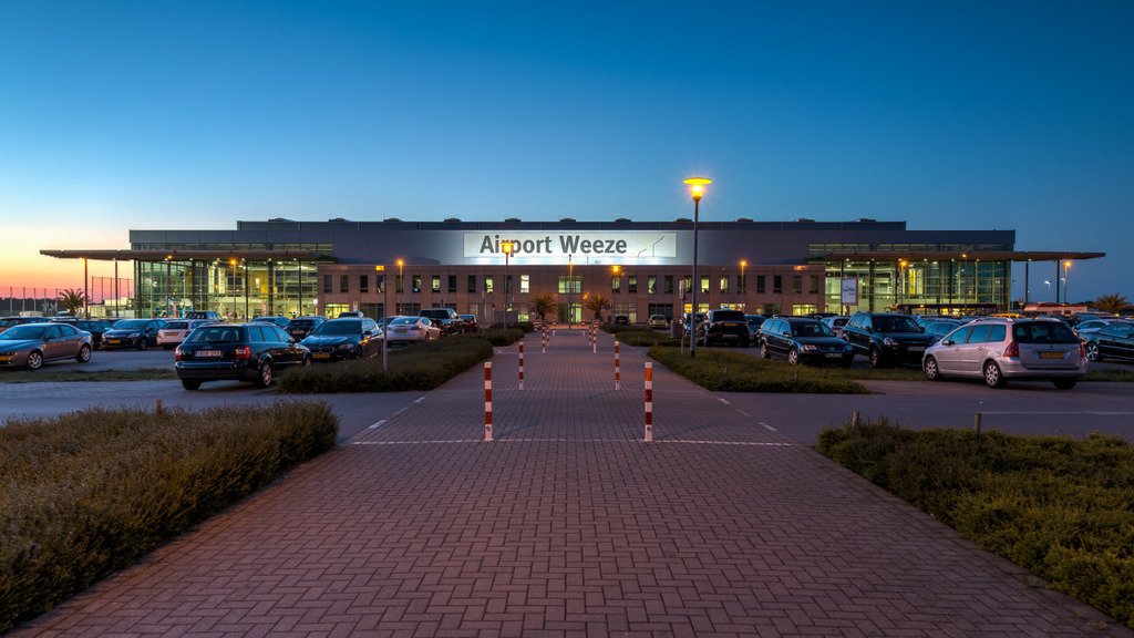 bdtz's tweet photo. Wikipedia picture of the day on September 4, 2016:

Terminal building of the airport in Weeze, North Rhine-Westphal… https://t.co/5ZE5hy29S7