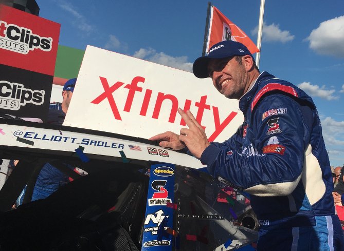 XfinityRacing's tweet photo. As much as he loves #1 and @OneMainRacing, @Elliott_Sadler is good with this #2 ✌️ https://t.co/aG0jrG4XQM