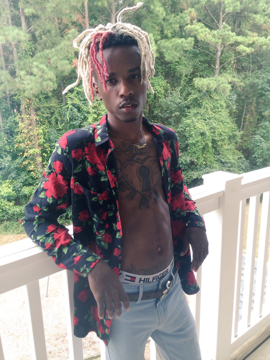 beautifuleron's tweet photo. G U N S  &amp;  R O S E S 🔫🌹 https://t.co/wwWjEY6kIw