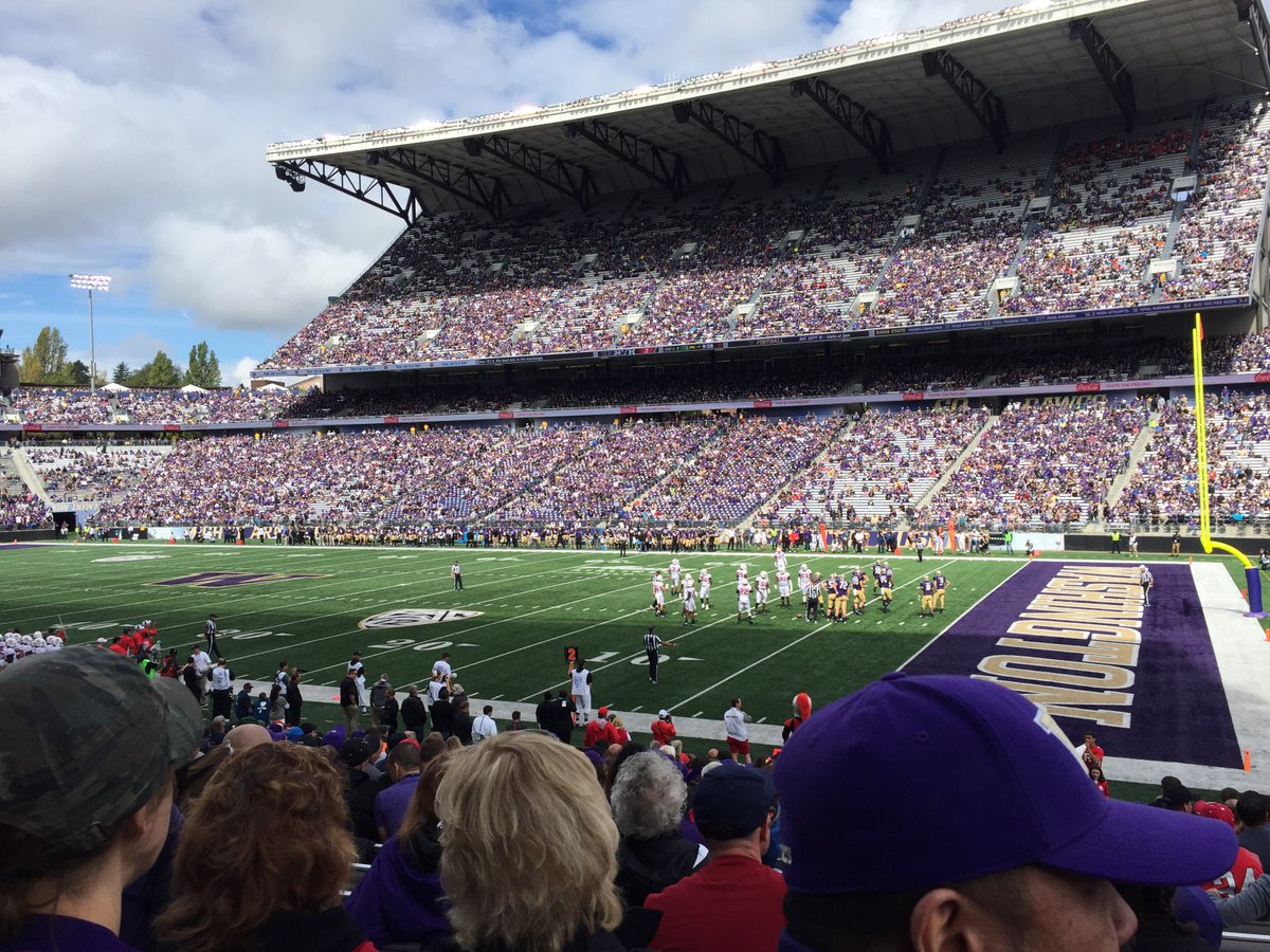 RoyalCauseUW's tweet photo. Great win huskies! #godawgs #huskyfootball #seasonopener https://t.co/DaDgfWhoHx
