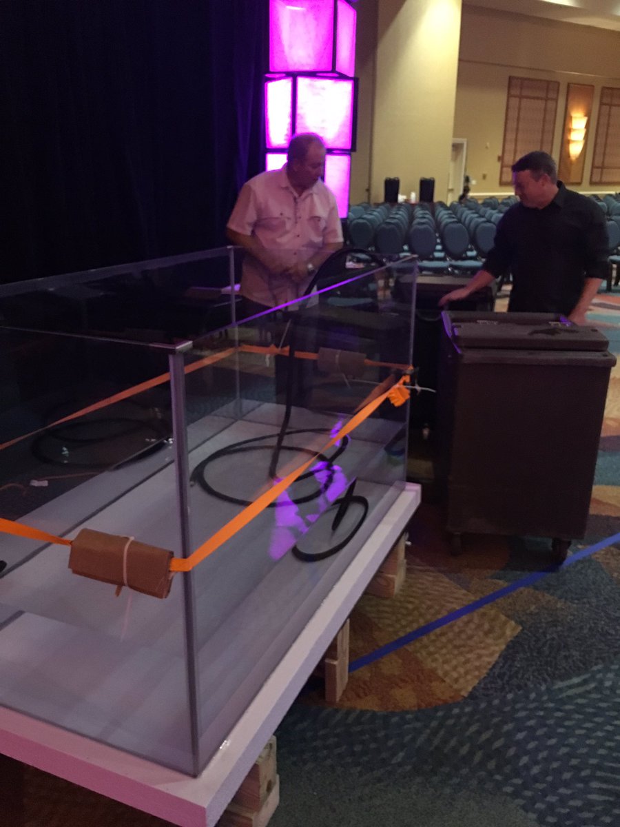 pruett_vic's tweet photo. Awesome baptistry! #Sonquest https://t.co/uPijcimVgx