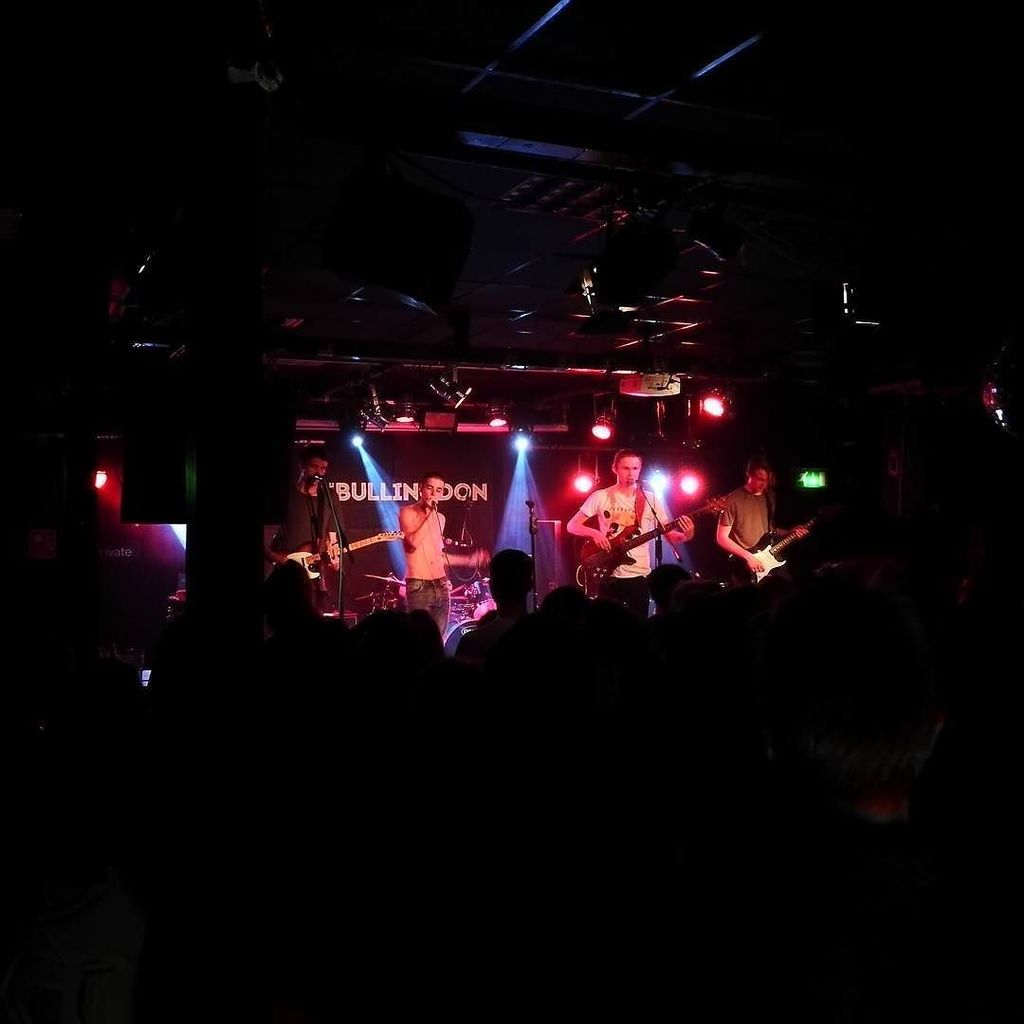 tigermendoza's tweet photo. @neverlndband at The Bully. People are going crazy. Fair play. 
#LiveMusic #Gig https://t.co/MpeO5DqUFi https://t.co/Bvw7VmEjWv