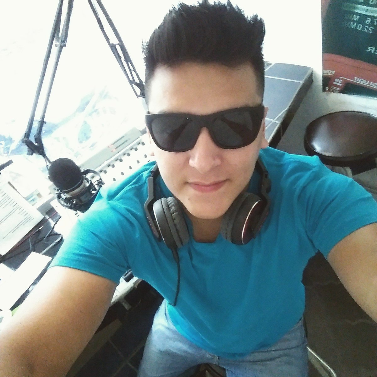 marlonmenjivar_'s tweet photo. Feliz fin de semana!!! En vivo por @copanstereo96 #LaMezcla #Flaco #FlacoIn2016 https://t.co/kvLLiVqx9R