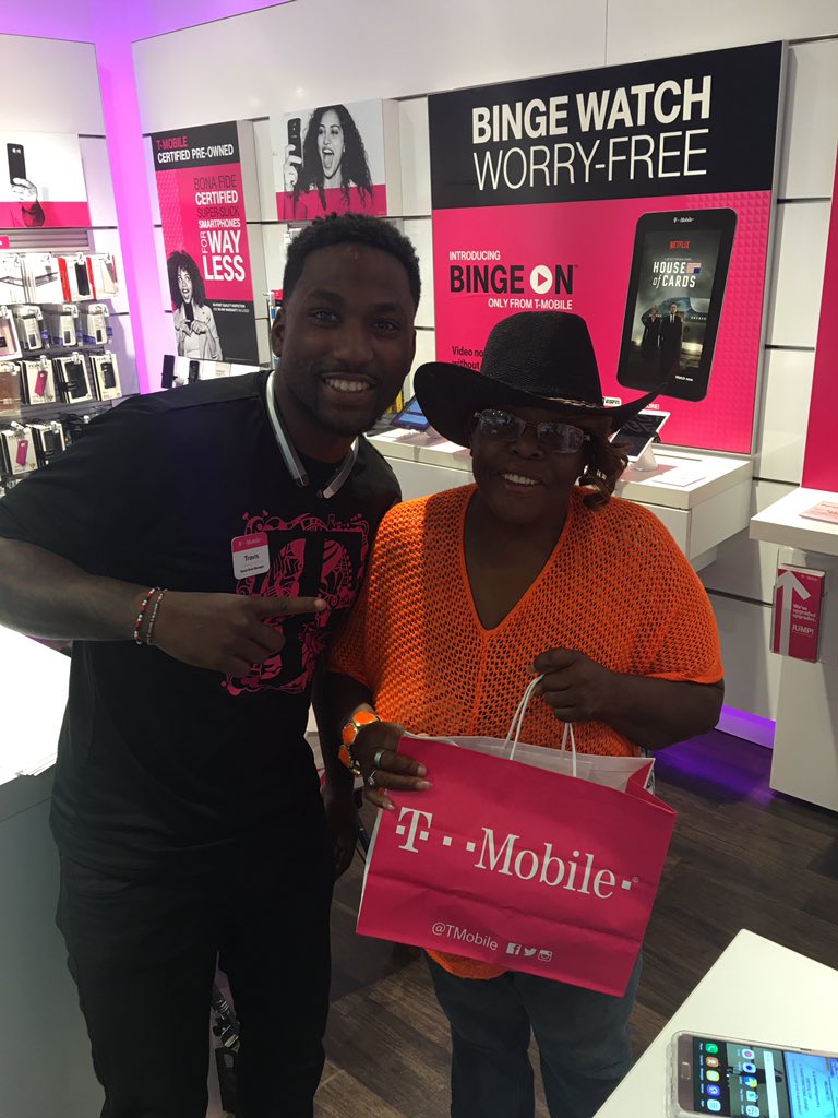 Tgilli0225's tweet photo. Came in for the recall but walked out happy all over again! #mobileonesac #getthanked https://t.co/QoJowU7ffQ