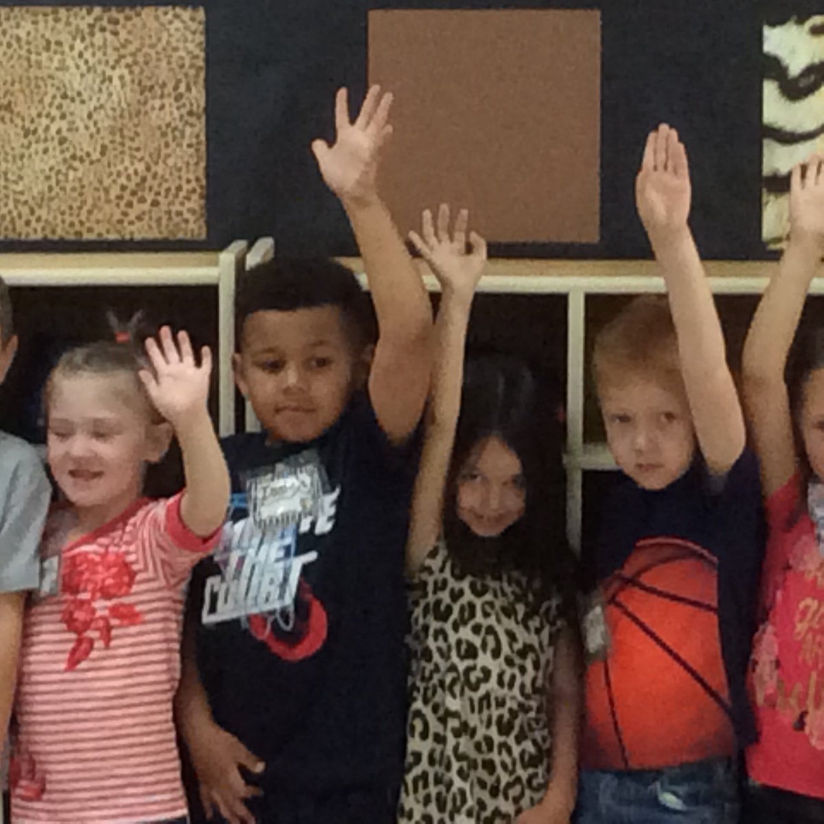 MrsMSams's tweet photo. We celebrated our promise to raise our hands as a school family! #essd40excels https://t.co/jjirEkzqla