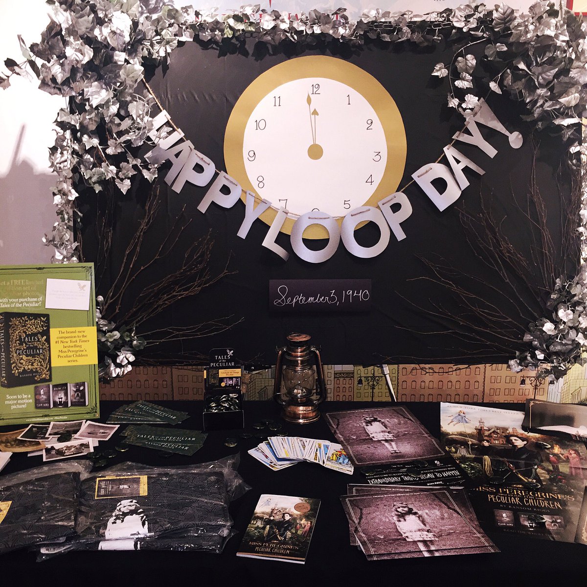 BooksofWonder's tweet image. What a Saturday! We spent the afternoon celebrating #LoopDay &amp;amp; talking about starting a BoW YA Book Club.