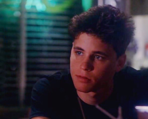 haimpictures's tweet photo. Eric in Oh, What a Night (1992) https://t.co/NkHjUoorTz