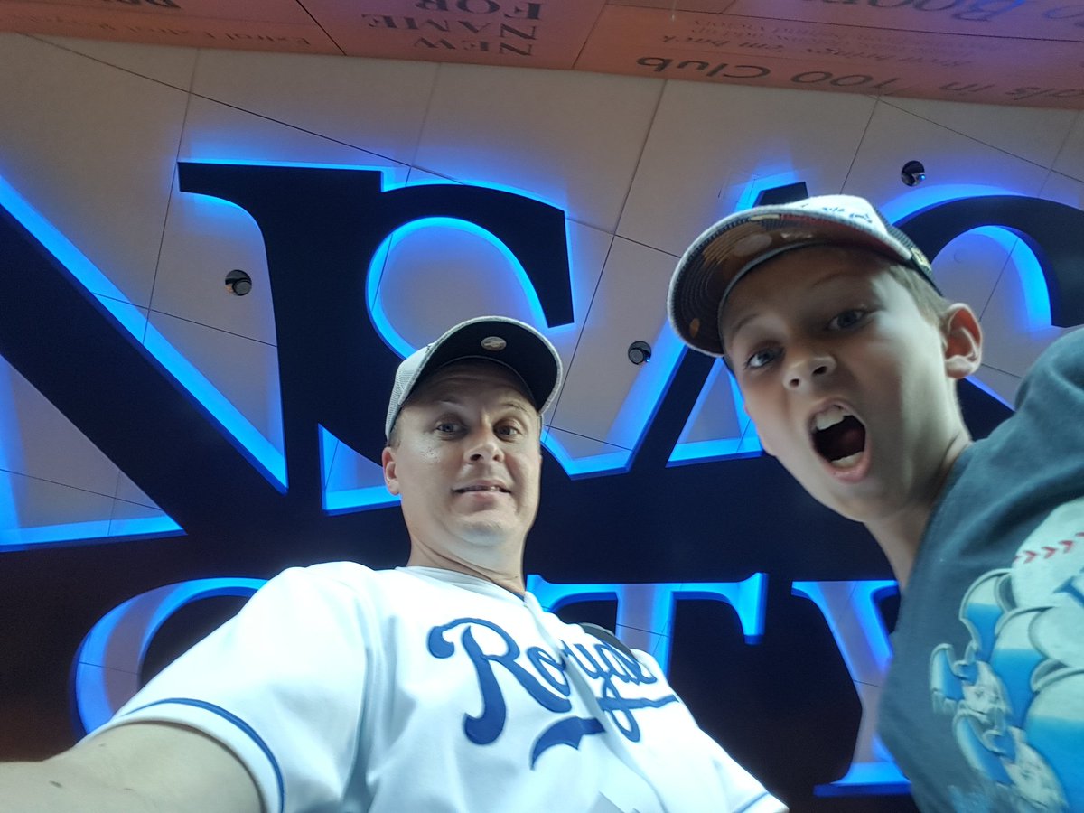 SMRew's tweet image. #RoyalsSocial