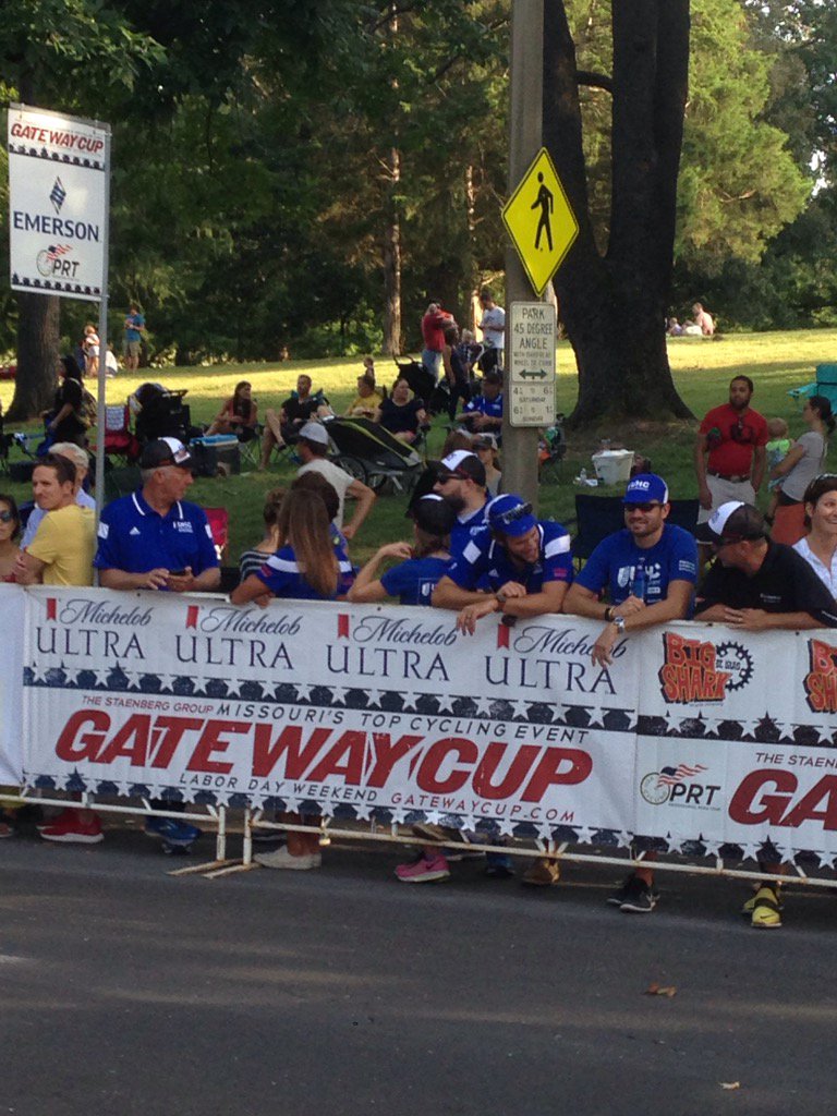 This sport requires a lot of support! RT <a href="/FakieFrankie/">Frankie ANDREU</a>: Gotta love the special <a href="/bwcycling/">Brad White</a> fan club at <a href="/GatewayCup/">Gateway Cup </a>