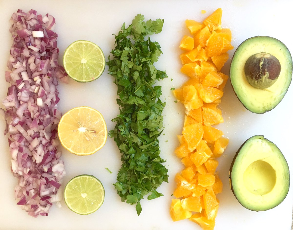 selvahwellness's tweet photo. Some ingredients for my citrus mango salsa😎 this batch was served on top of wild halibut #realfood #cleaneats https://t.co/JkIJmPtzEg