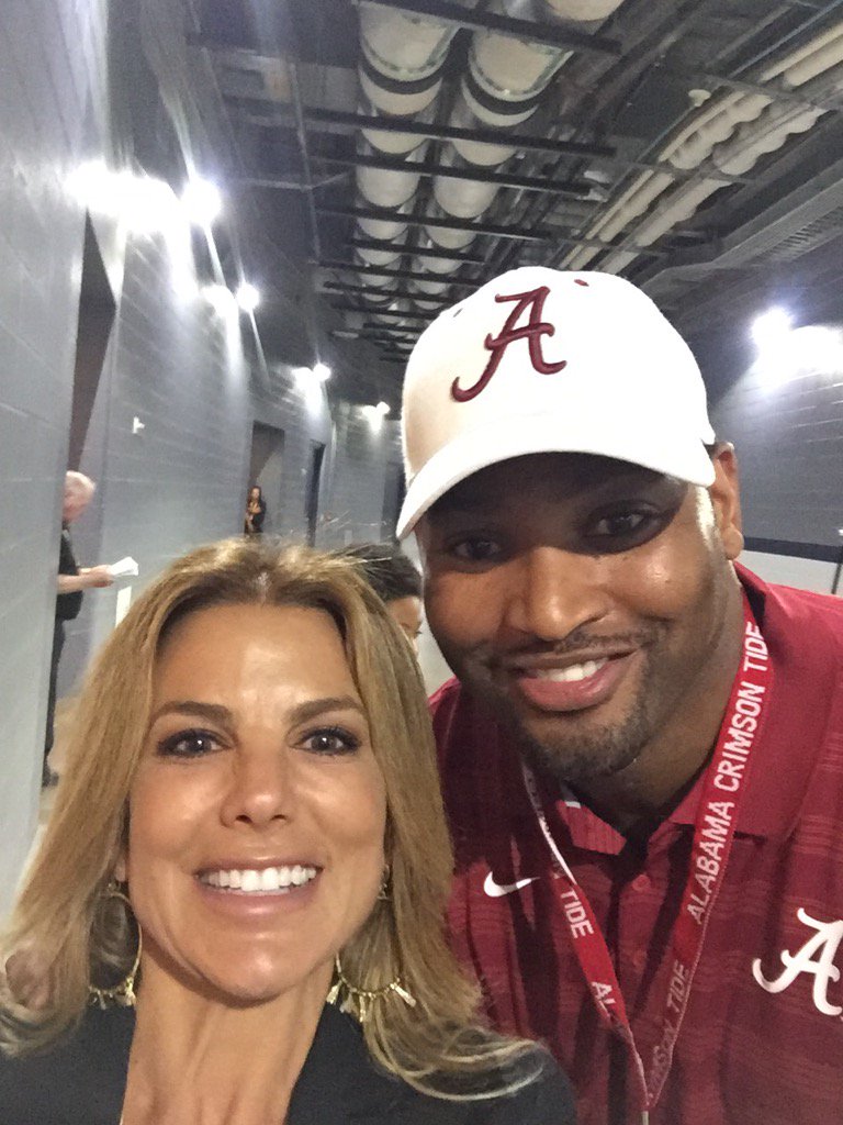 #USCvsBAMA Robert Horry in the house! #Lakers #RollTide